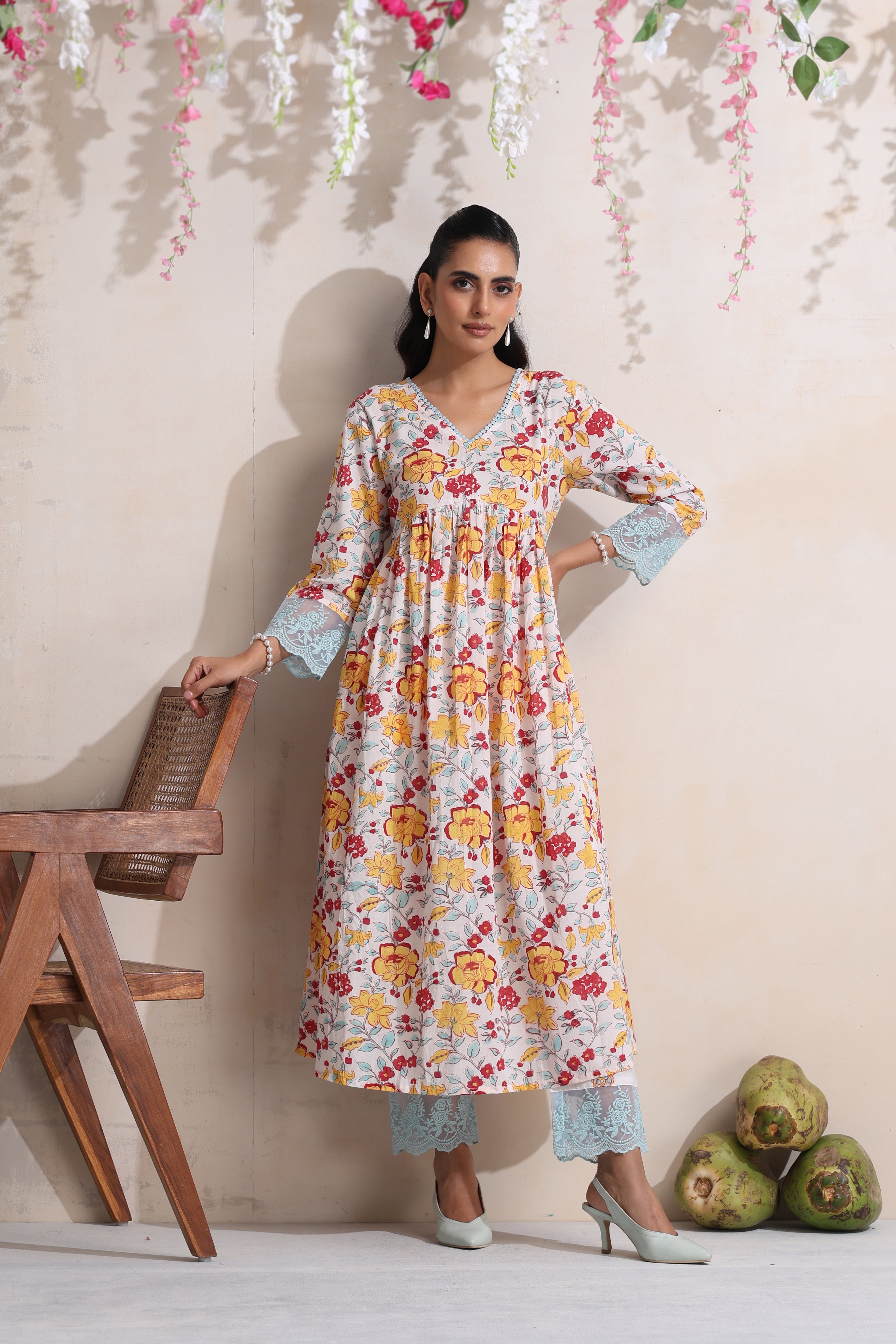 White Holly Floral Kurta Set of 3