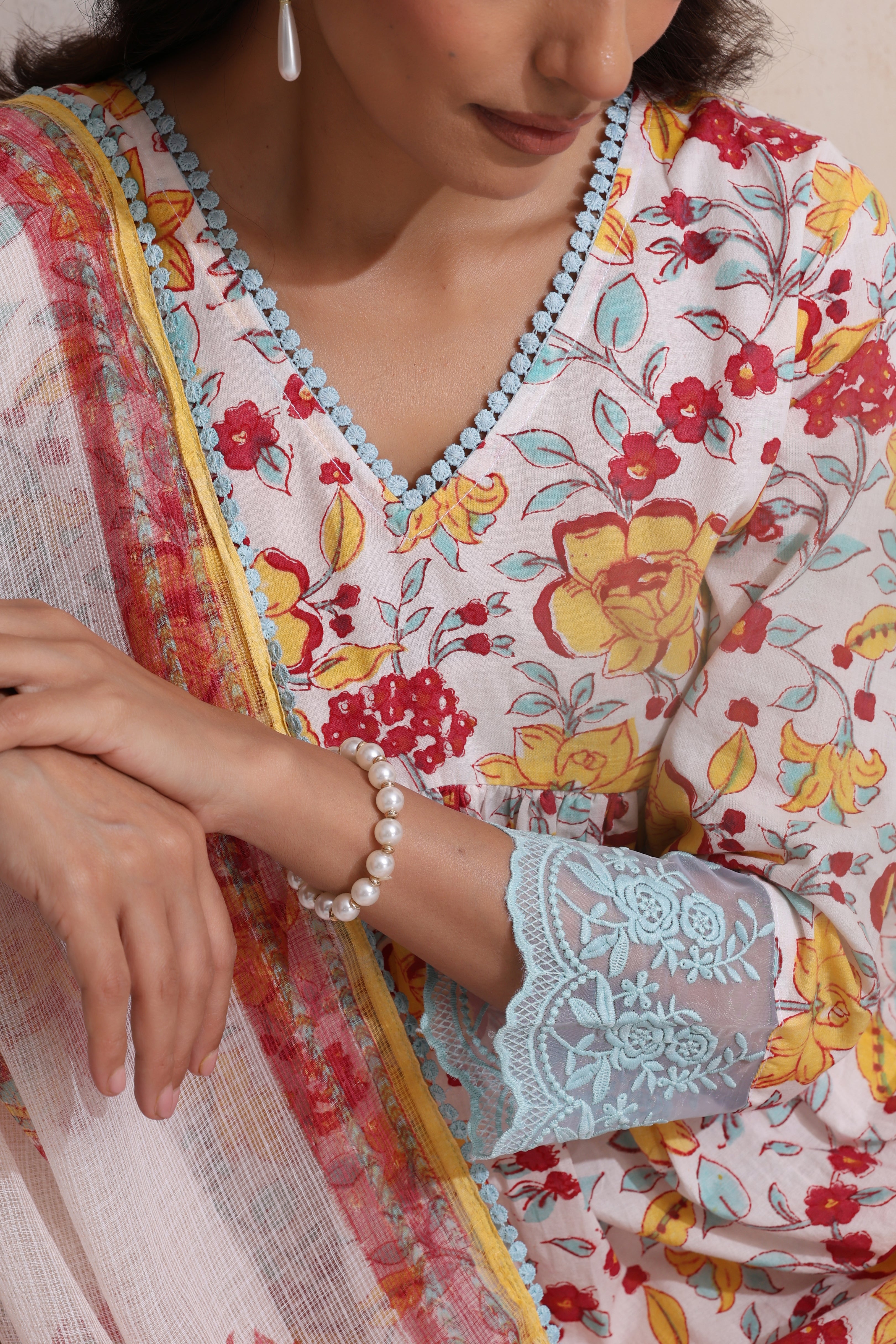 White Holly Floral Kurta Set of 3