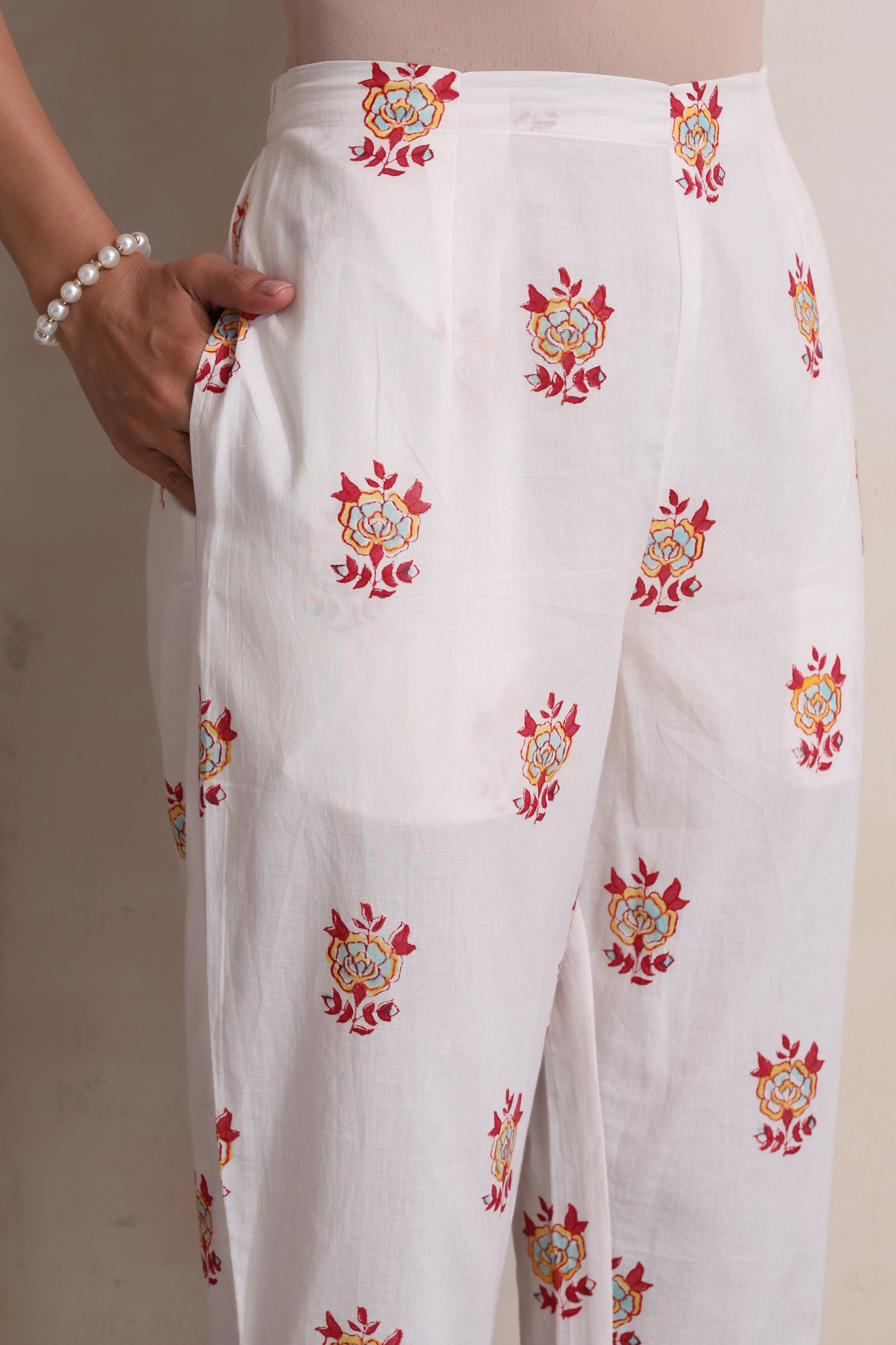 White Holly Floral Kurta Set of 3