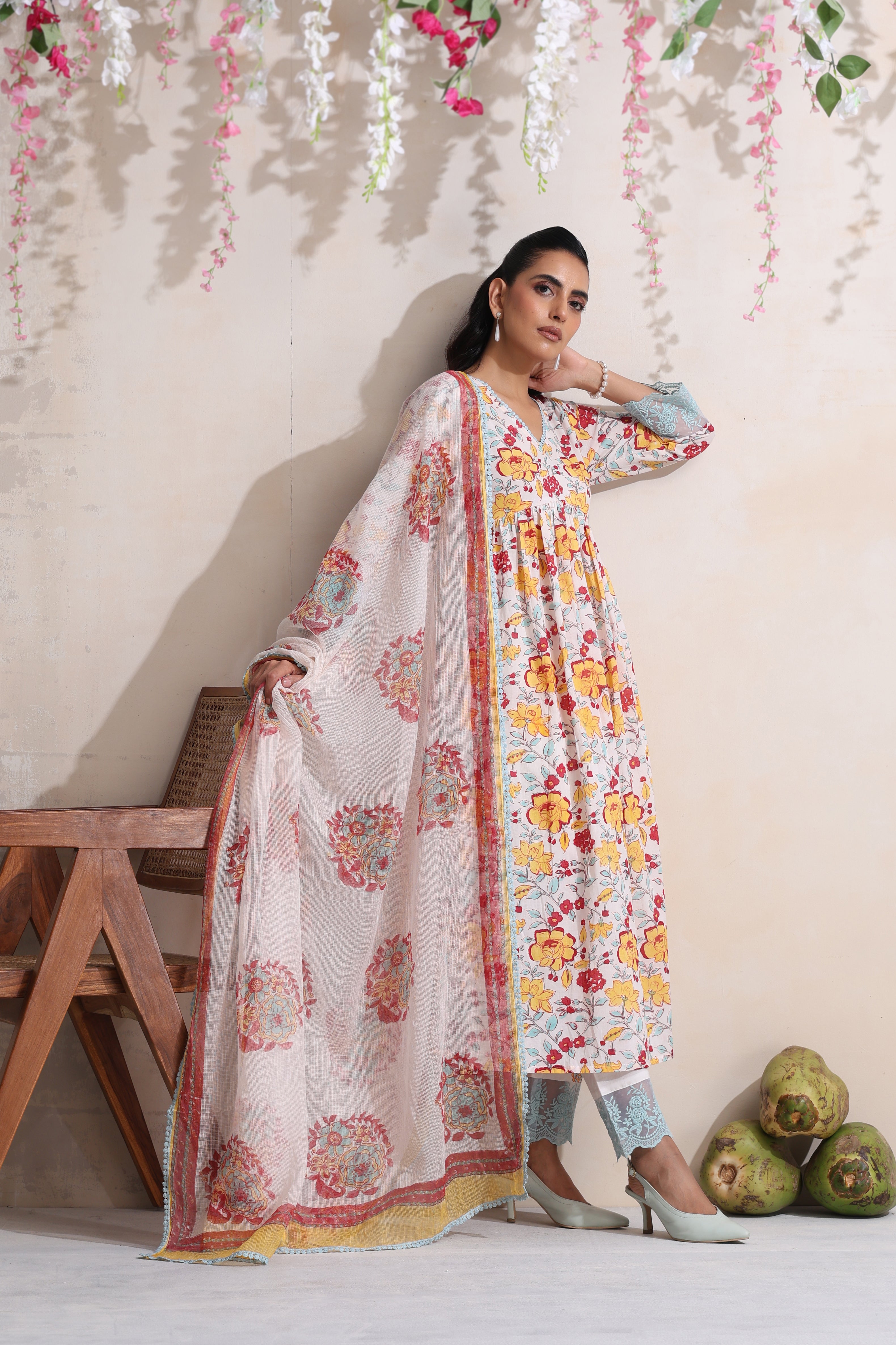 White Holly Floral Kurta Set of 3