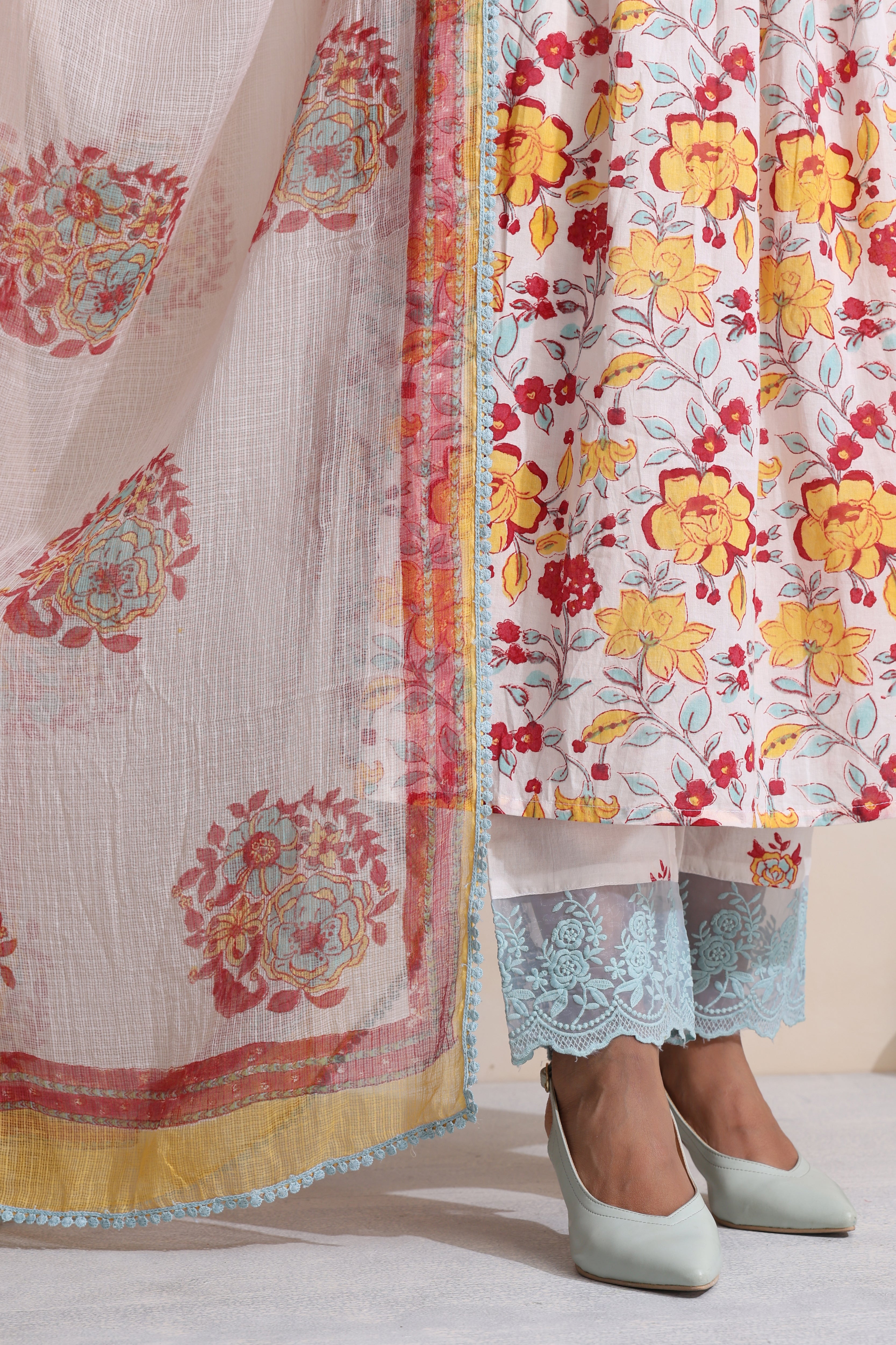 White Holly Floral Kurta Set of 3