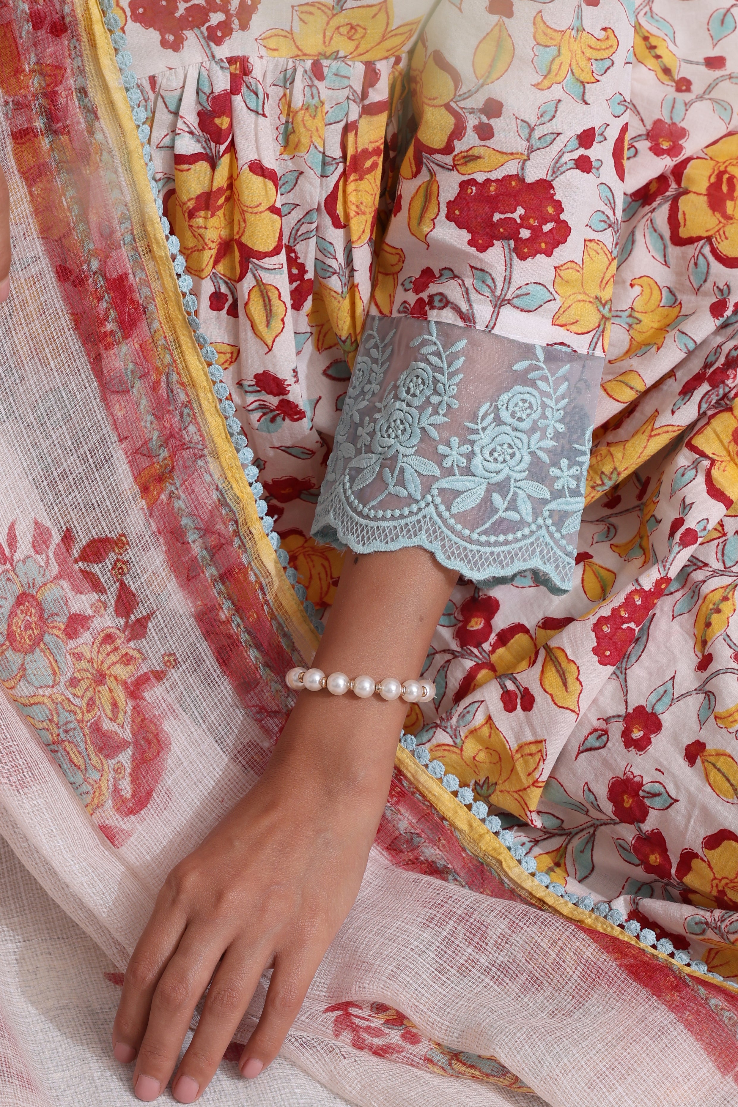 White Holly Floral Kurta Set of 3